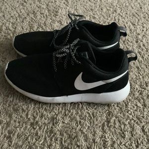 nike tennis shoes